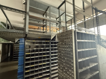 Bild - Sofort bezugsbereit: gepflegtes ehem. Autohaus mit Ausstellungsfläche, Werkstatt, Lager & Parkplätzen