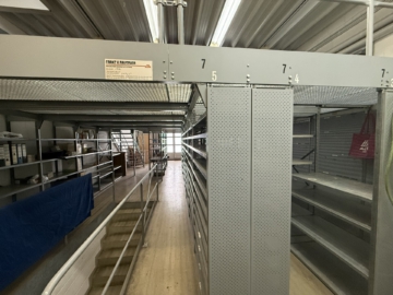 Bild - Sofort bezugsbereit: gepflegtes ehem. Autohaus mit Ausstellungsfläche, Werkstatt, Lager & Parkplätzen