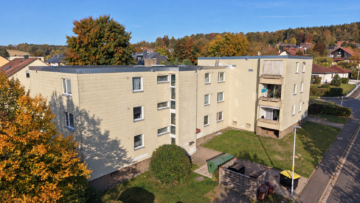 Bild - Voll vermietetes Mehrfamilienhaus‑Ensemble in attraktiver Wohnlage von Wunsiedel (ca. 911,76 Wfl.)