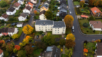 Bild - Voll vermietetes Mehrfamilienhaus‑Ensemble in attraktiver Wohnlage von Wunsiedel (ca. 911,76 Wfl.)