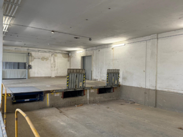 Bild - Großzügige Lagerfläche mit Ladebereich und kleines Büro insgesamt ca. 1.920 m² in Schwarzenbach/Saale – Kellergeschoss mit Rampe – LKW-Zufahrt auf dem Areal – verkehrsgünstige Lage