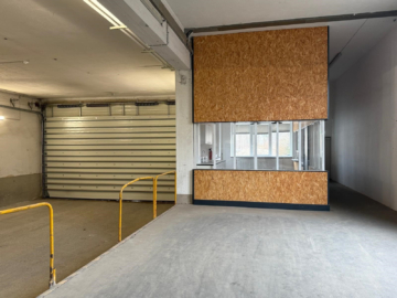 Bild - Großzügige Lagerfläche mit Ladebereich und kleines Büro insgesamt ca. 1.920 m² in Schwarzenbach/Saale – Kellergeschoss mit Rampe – LKW-Zufahrt auf dem Areal – verkehrsgünstige Lage
