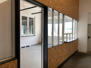 Büro bei Laderampe Ebene -1 - Großzügige Lagerfläche mit Ladebereich und kleines Büro insgesamt ca. 1.920 m² in Schwarzenbach/Saale – Kellergeschoss mit Rampe – LKW-Zufahrt auf dem Areal – verkehrsgünstige Lage