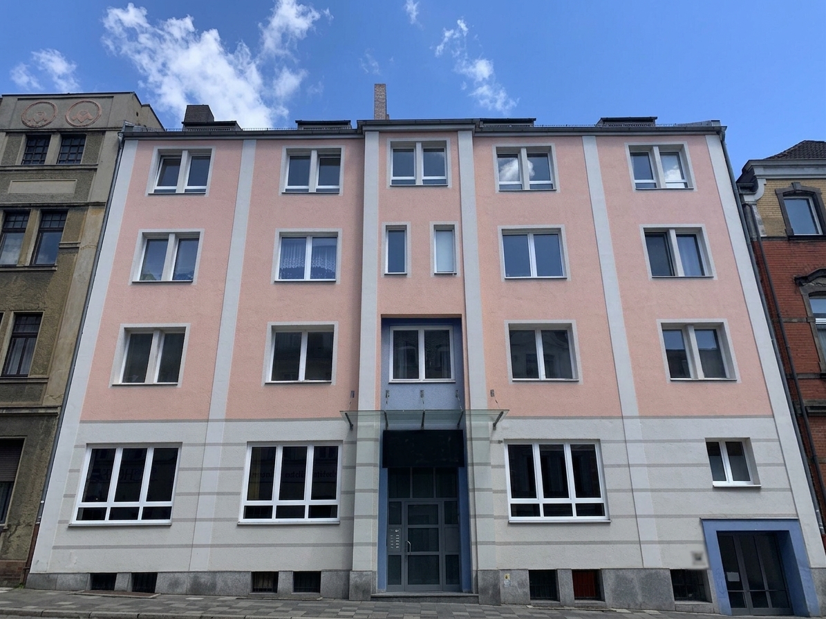 Außenansicht - Renditestarkes, modernisiertes Wohn- & Geschäftshaus mit stabilen Mieterträgen – 5 WE – 2 GE – Aufzug