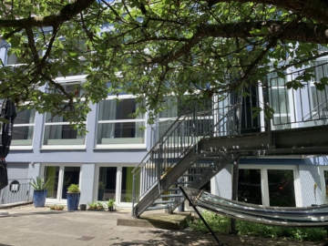 Anbau im Innenhof - Renditestarkes, modernisiertes Wohn- & Geschäftshaus mit stabilen Mieterträgen – 5 WE – 2 GE – Aufzug